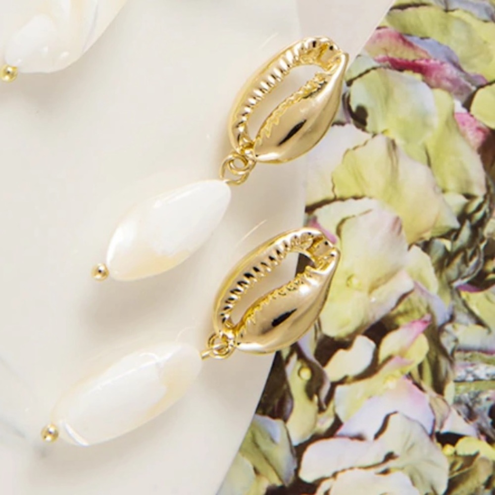 Mermaid natural shell gold stud post back dangle earrings - Picture 4 of 7